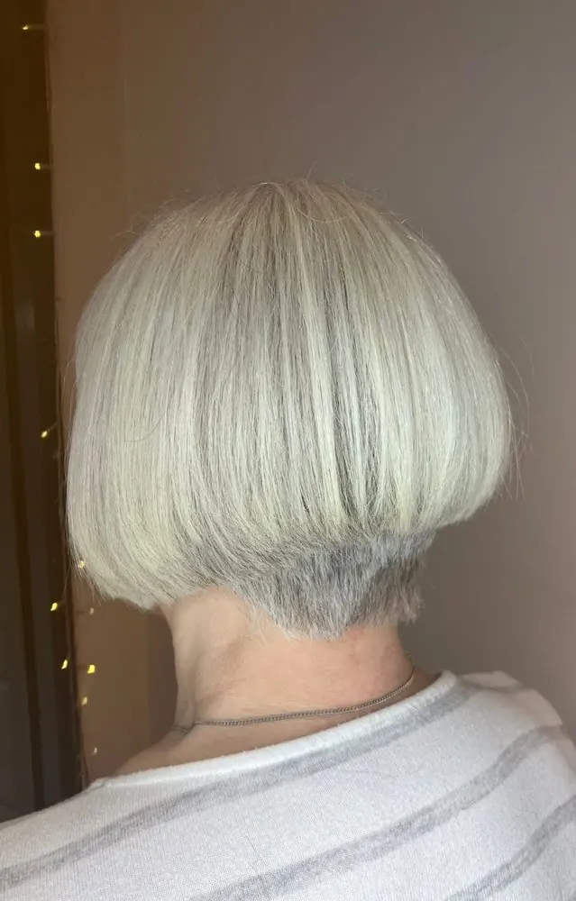 Carré dégradé, réalisé chez Deesigner Hair Studio, Ipswich, par Leanne