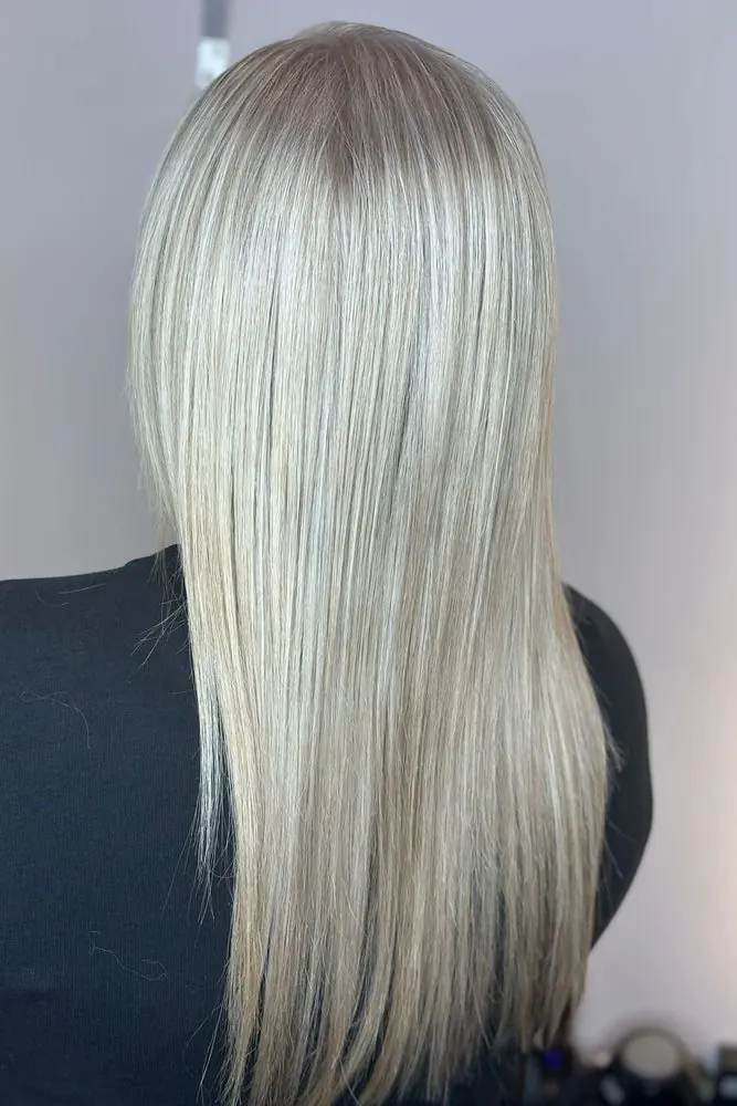 Babylights sur toute la tête, coupe et brushing, réalisé chez Deesigner Hair Studio, Ipswich, par Jennifer