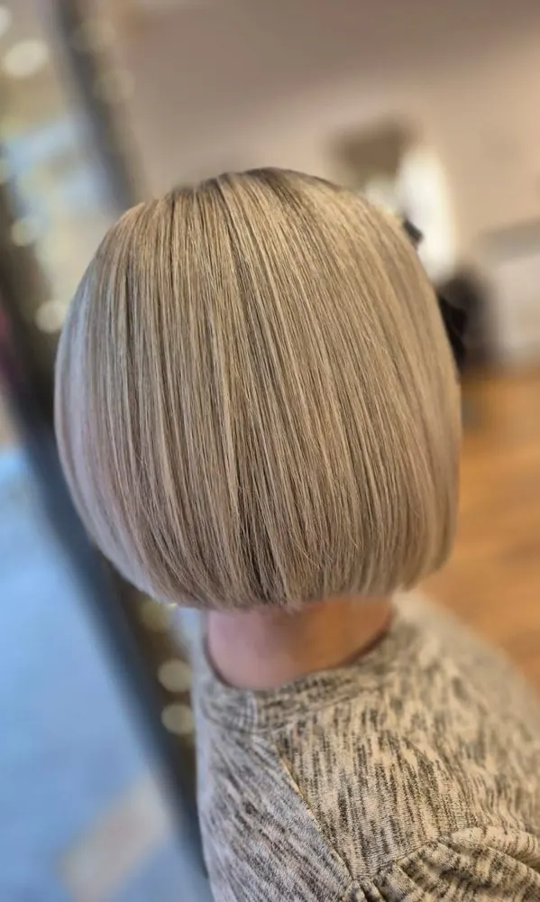 Demi-tête de mèches, coupe et brushing, réalisé chez Deesigner Hair Studio, Ipswich, par Kim