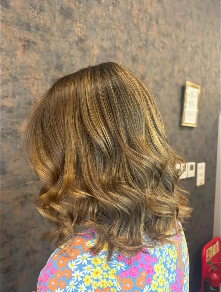 Balayage bronde, réalisé chez Deesigner Hair Studio, Ipswich, par Daisy