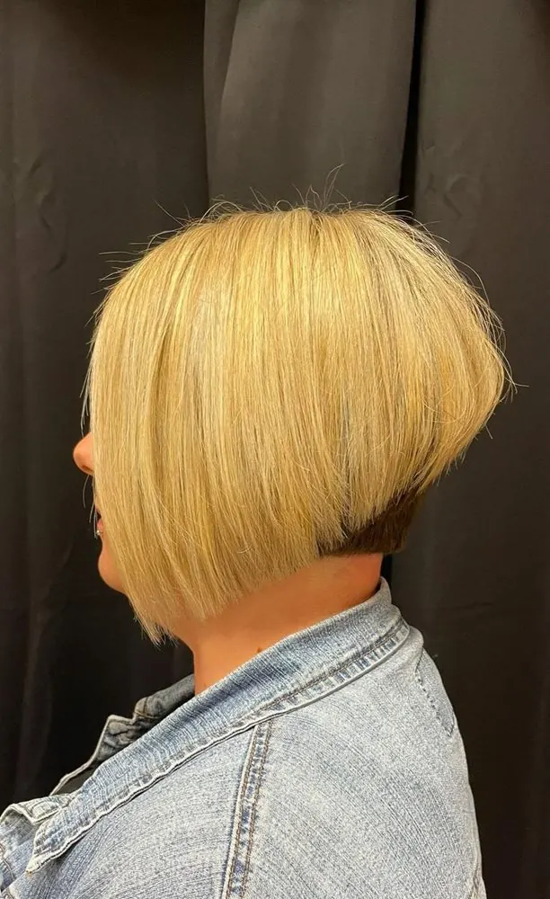 Coloration avec coupe et brushing, réalisé chez Deesigner Hair Studio, Ipswich, par Clare