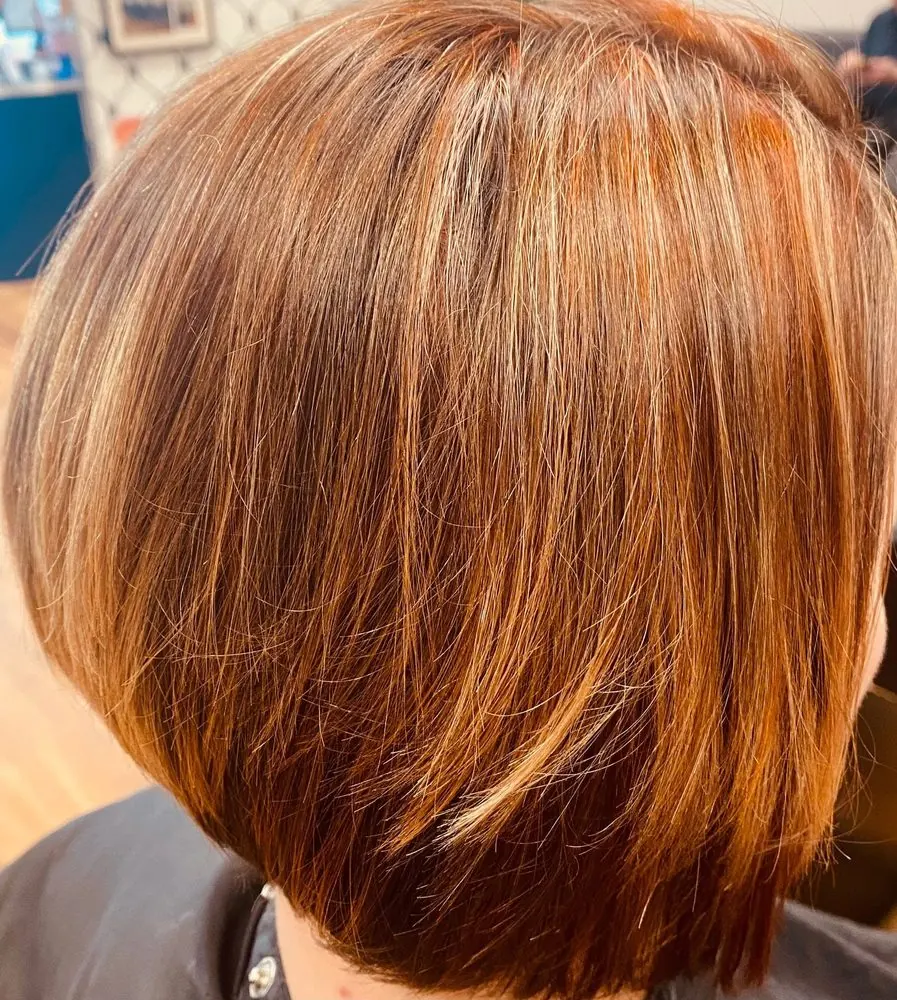 Couleur fantaisie, coupe et brushing, réalisé chez Deesigner Hair Studio, Ipswich, par Jennifer