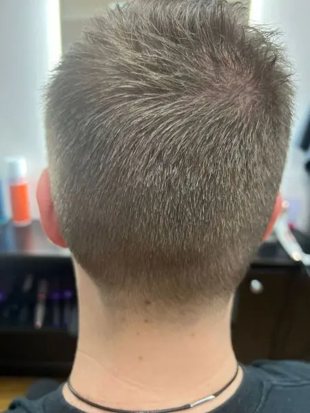Coupe homme, très courte, réalisé chez Deesigner Hair Studio, Ipswich, par Clare