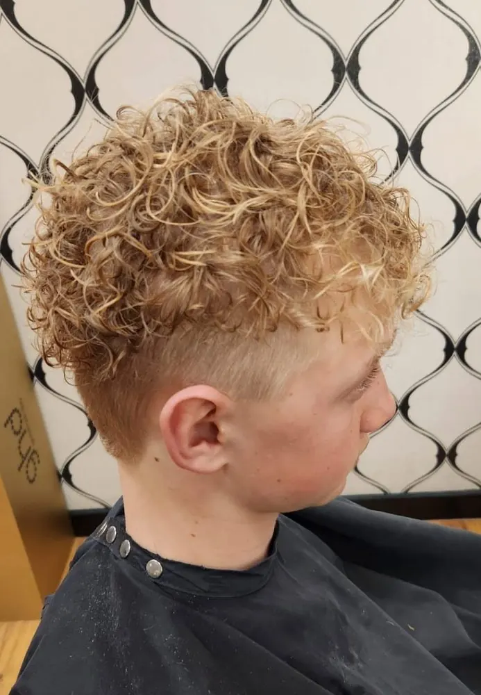 Permanente garçon sur le dessus, réalisé chez Deesigner Hair Studio, Ipswich, par Lyndsie