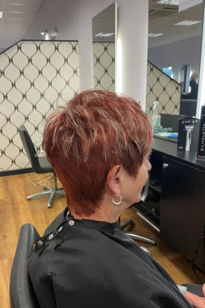 Coupe à la garçonne roux cuivré, réalisé chez Deesigner Hair Studio, Ipswich, par Leanne